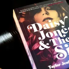 Daisy Jones and the Six - co myślę o tym serialu? Moja recenzja